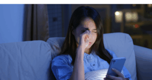 スマホ疲れを癒す目と脳のセルフケア術