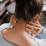 ストレスが和らぐセルフマッサージ術｜首・肩・手の癒しケア